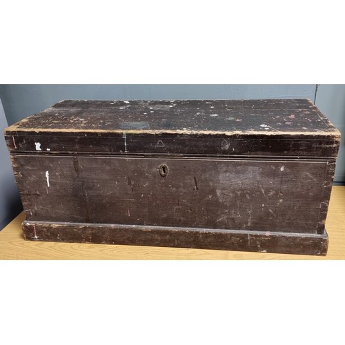 627 - Vintage Wooden Tool Chest H: 35cm x L: 86.5cm x D: 35cm