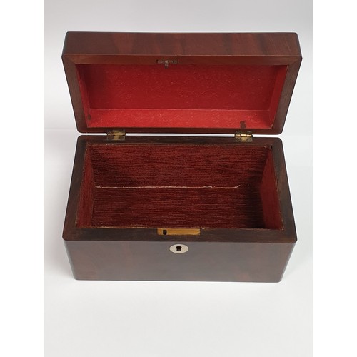 524 - Mahogany Jewellery Box H: 13cm x L: 23cm x D: 13cm