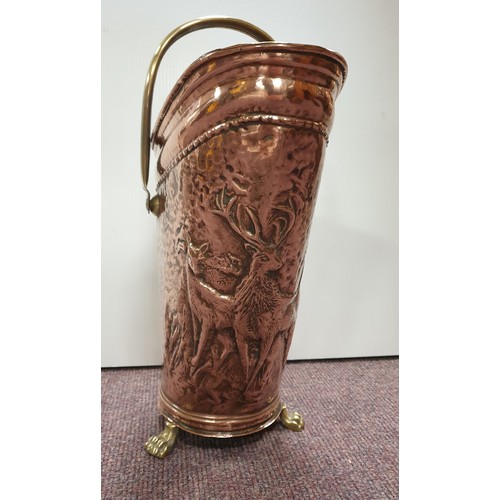 539 - Copper Coal Scuttle with Brass Handles and Lion Feet, H: 39cm x W: 34cm