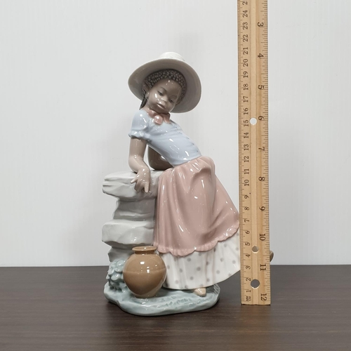 926 - Lladro Porcelain Figure No. 5158 A Step in Time with box, Height 21cm