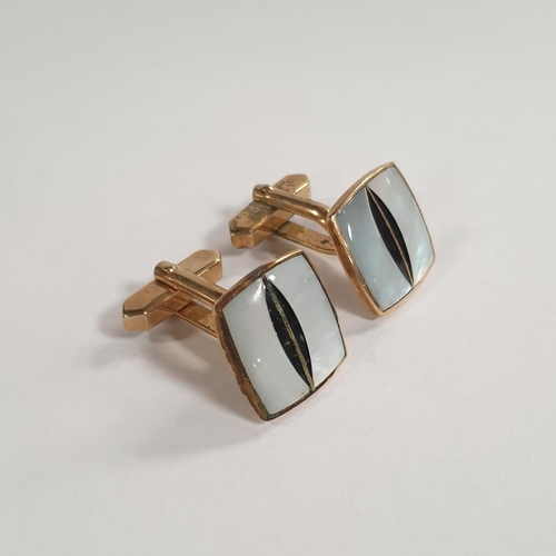 584 - Pair of Mother of Pearl Vintage Cufflinks in Box