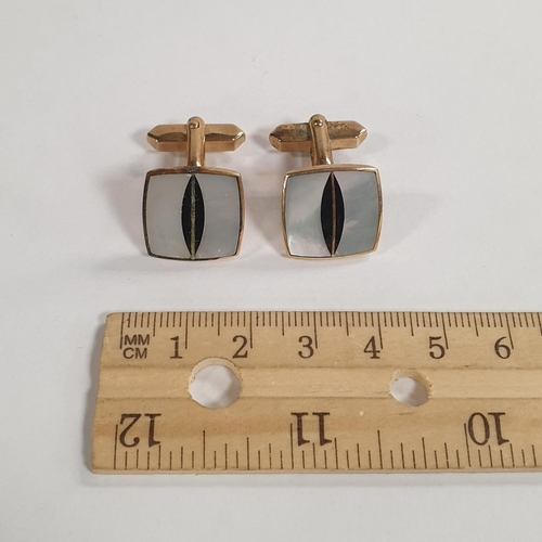 584 - Pair of Mother of Pearl Vintage Cufflinks in Box