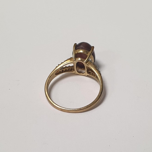 586 - 9ct Gold Dress Ring with Centre Stone - Size O