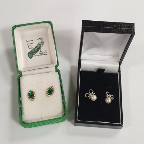 588 - Lot of 2x Pairs of Ear Rings - Emerald Set Ear Rings and Pearl/Bow Ear Rings