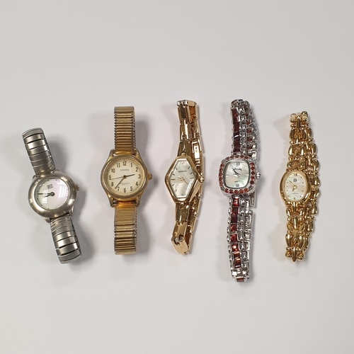 590 - Lot of 5x Gold and Silver Colour Watches