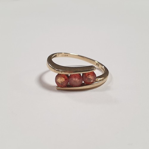 563 - 9ct Gold Fire Orange Opal Colour Gemstone Ring Size O