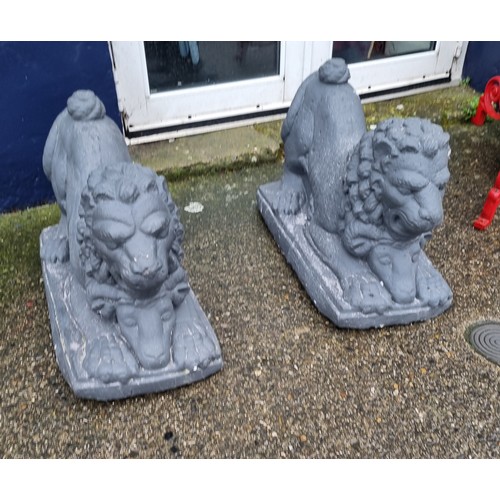 1024 - Pair of Garden Lions Lying Down H: 38cm x W: 58cm x D: 28cm