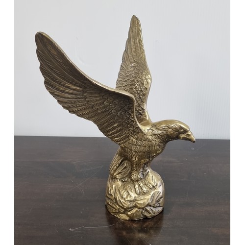 372 - Brass Eagle Ornament H: 29cm x W: 26cm