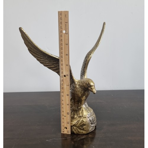 372 - Brass Eagle Ornament H: 29cm x W: 26cm