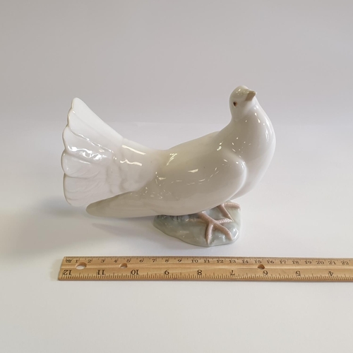 36 - Lladro Porcelain Dove Figure, Length 18cm