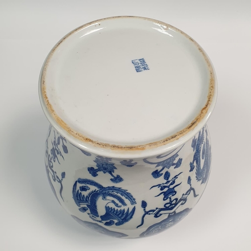 175 - Chinese Blue and White Porcelain Lidded Ginger Jar, H47 x Diameter 25cm