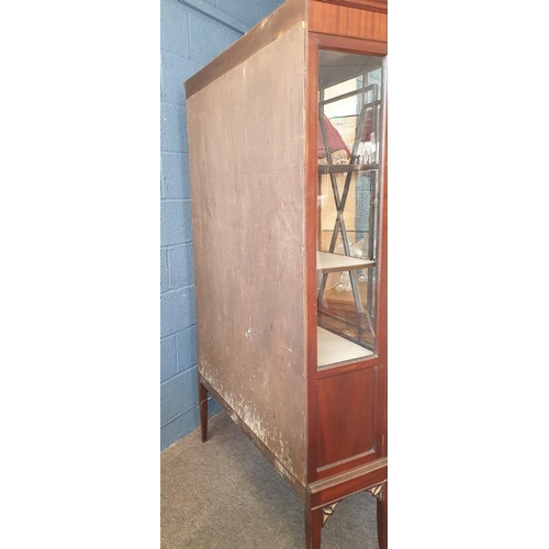 26 - Mahogany Two Door Display Cabinet, H:177 x W:104 x D:33cm