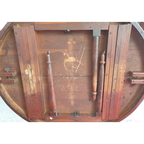 72 - Antique Oak Animal Pod Leg Circular Dining Table (H:72 x W:143 x D:128cm)