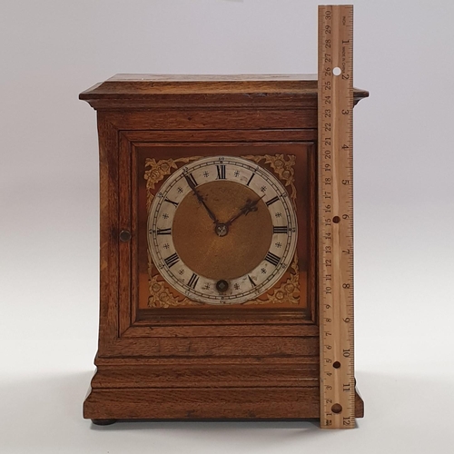 36 - Brass Faced Oak Mantle Clock with Pendulum and Key. H:25 x W:21 x D:13cm