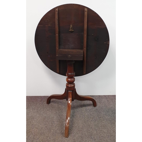 207 - Victorian Circular Tilt-Top Table on Pod Leg, H:68 x D:70cm