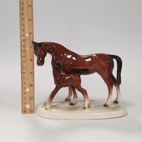 231 - Lot of 2x Horse Ornament - Porcelain horse and foal ornament, H:14 x L:18cm and Horse and Jockey Orn... 