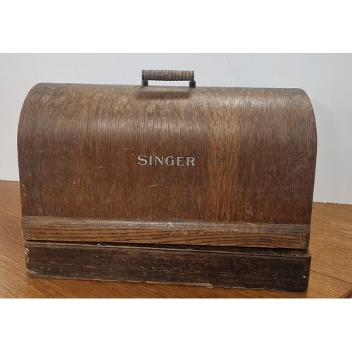 123 - Vintage Singer Sewing Machine in case, H: 34cm x W: 51cm