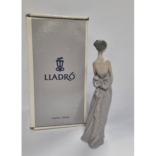 109 - Lladro Boxed Figure - Bride's Maid, H: 21cm