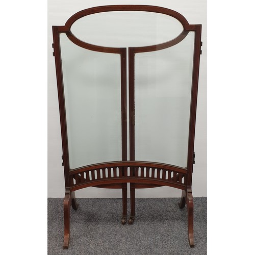 856 - Mahogany Three Fold Bevelled Glass Screen, H: 106cm x W: 61cm (middle panel) overall 123cm