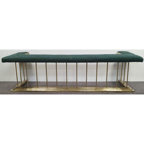 860 - Large Brass Club Fender, H: 53cm x Seat Width: 196cm x Seat Depth: 63cm. Base inside measurement L: ... 