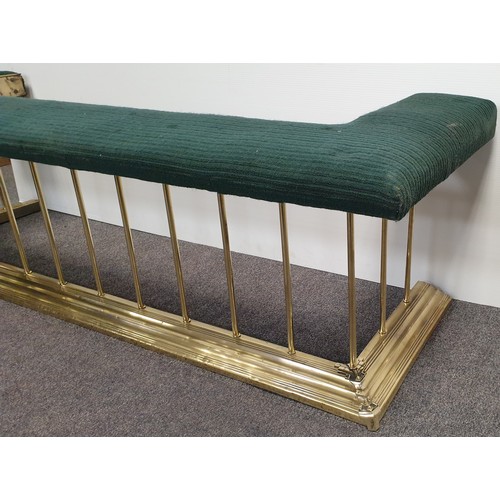 860 - Large Brass Club Fender, H: 53cm x Seat Width: 196cm x Seat Depth: 63cm. Base inside measurement L: ... 