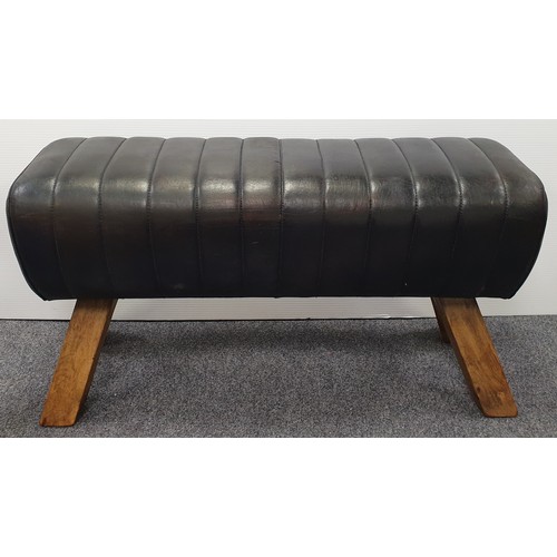 865 - Pummel Horse Style Stool, H: 48cm x W: 90cm x D: 33cm