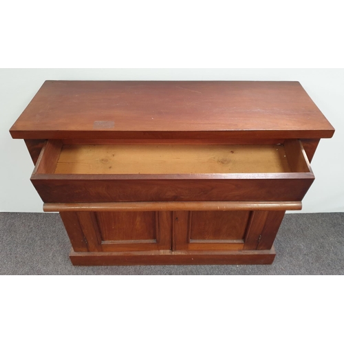 11 - Victorian Mahogany 2 Door/2 Drawer Sideboard, H:90 x W:107 x D:38cm