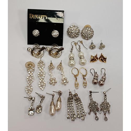 226 - Assorted Lot of 14 x Pairs of Costume Jewellery Earrings