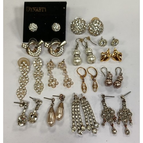 226 - Assorted Lot of 14 x Pairs of Costume Jewellery Earrings