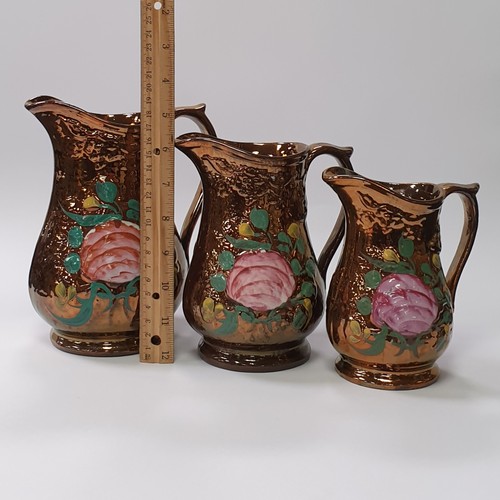 42 - Lot of 3x Graduated Lustre Jugs, H: 19cm