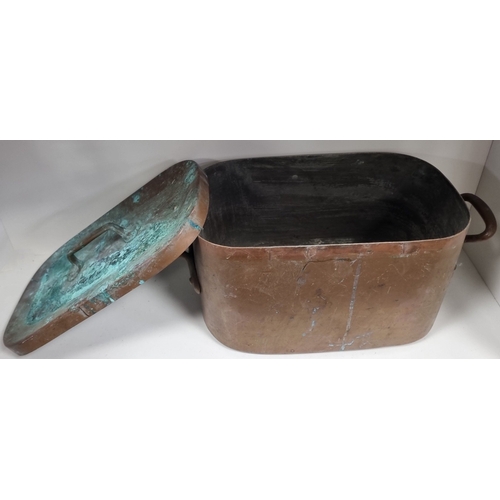 97 - Large lidded Antique copper fish kettle H:17cm x W:40cm x D:19cm.