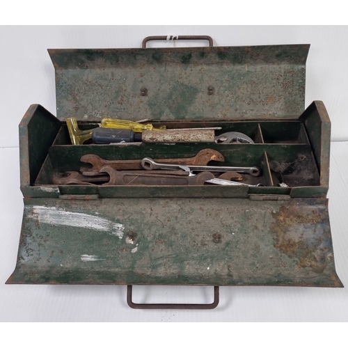 100 - Vintage steel cantilever tool box with assorted hand tools H:20cm x W:41cm x D:16cm.