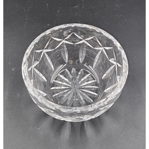 192 - Lot of 3x Waterford Crystal tableware: pair of jugs and matching bowl H:16.5cm