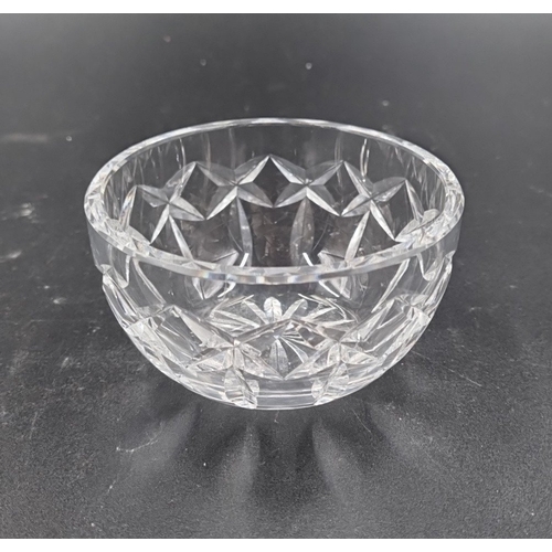 192 - Lot of 3x Waterford Crystal tableware: pair of jugs and matching bowl H:16.5cm