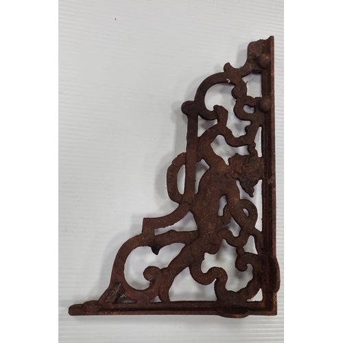 196 - Pair of cast iron putto shelf brackets H:37cm x W:26cm x D:6 cm.