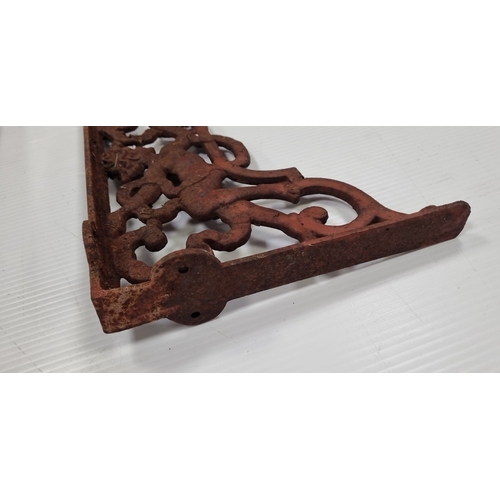 196 - Pair of cast iron putto shelf brackets H:37cm x W:26cm x D:6 cm.