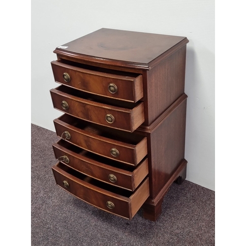 239 - Neat mahogany chest on chest style chest of drawers H:74cm x W:43cm x D:33cm.