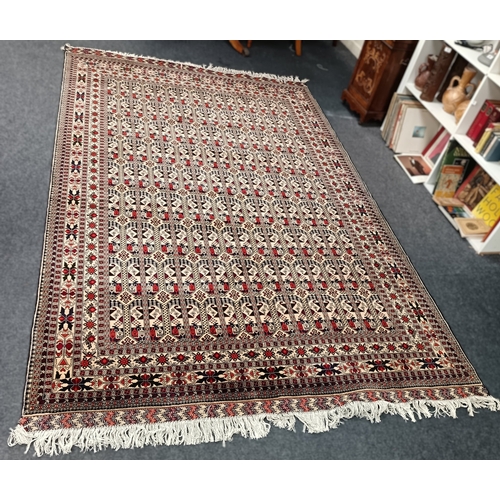105 - Handwoven oriental rug with geometric pattern, 310cm x 190cm