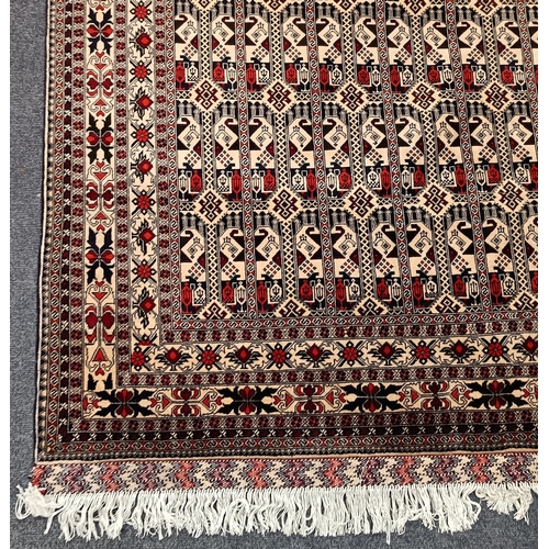 105 - Handwoven oriental rug with geometric pattern, 310cm x 190cm