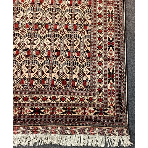 105 - Handwoven oriental rug with geometric pattern, 310cm x 190cm