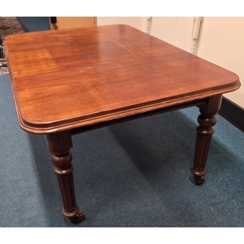 49 - Victorian mahogany extending dining table with winder  H: 71cm X W: 107cm X L: 150cm Open (44cm leaf... 