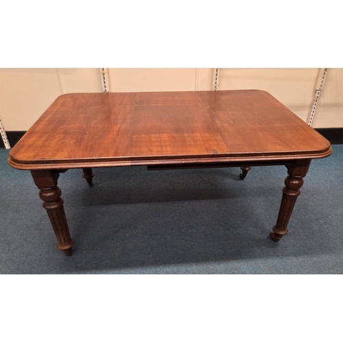 49 - Victorian mahogany extending dining table with winder  H: 71cm X W: 107cm X L: 150cm Open (44cm leaf... 