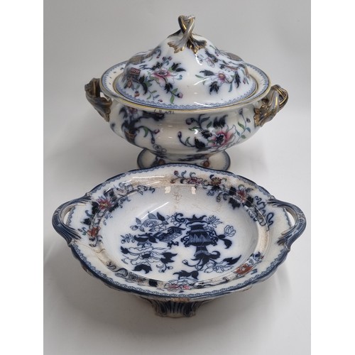 57 - W. R. S. & Co. ‘Imperial Stone’ ironstone tureen and stand H: 31cm X W: 35cm