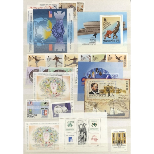 115 - FOREIGN extensive modern UM assortment of stamps, sets, souvenir sheets from Cameroun, Costa Rica, E... 