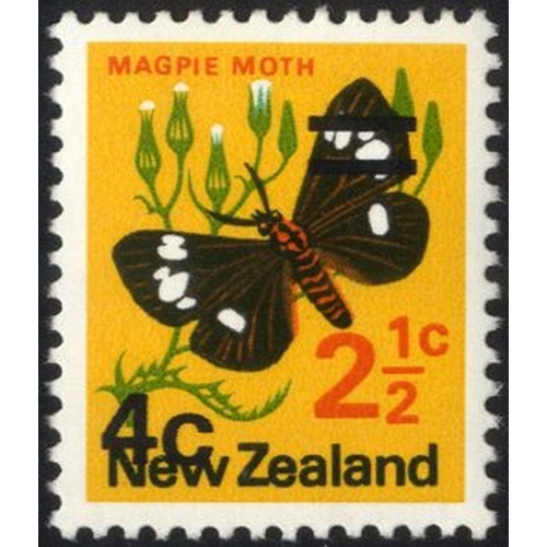 827 - 1971 4c on 2½c Magpie Moth showing misplaced Surcharge with bars at top right and 4c at lower left. ... 