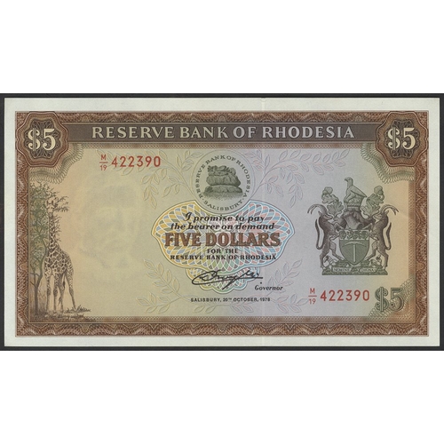 558 - Rhodesia $5 dated 20th October 1978, series M/19 422390, Pick 36b, about UNC. (1)