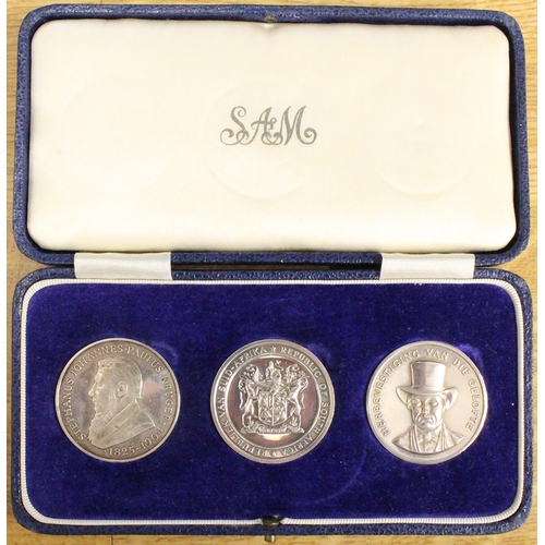 695 - SOUTH AFRICA: FORMATION OF THE REPUBLIC, 1961, set of three silver medals, Republic medal, arms, rev... 