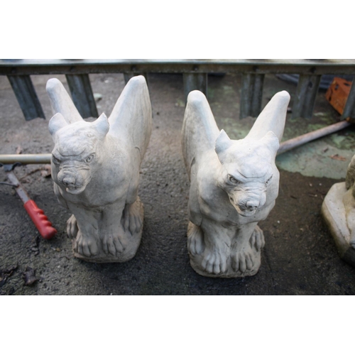 25 - Pair concrete gargoyles 12 1/2