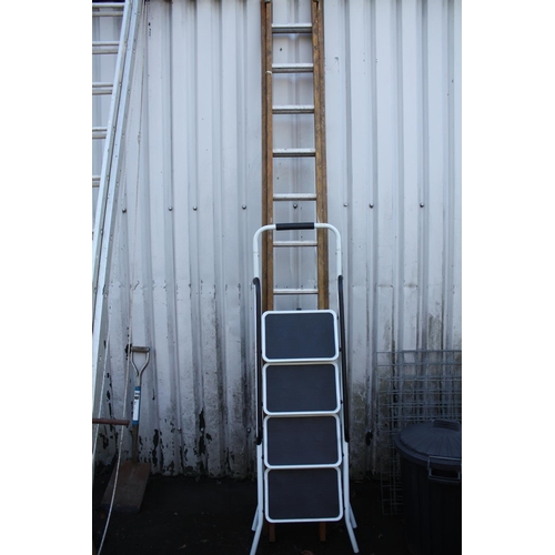 69 - 4 tread safety steps & wooden extending ladder