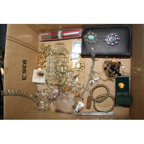 888 - Box costume jewellery etc